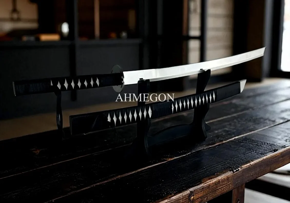 Ahmegon.com: Kılıç, Katana ve Miğfer İçin Doğru Seçim–Doğru Sergileme Rehberi